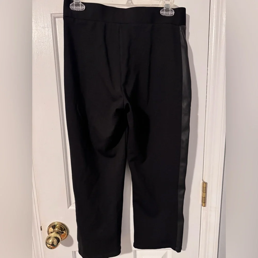 Emily McCarthy Ponte Pants with Faux Leather Side Stripe Zip Pockets Crop EUC